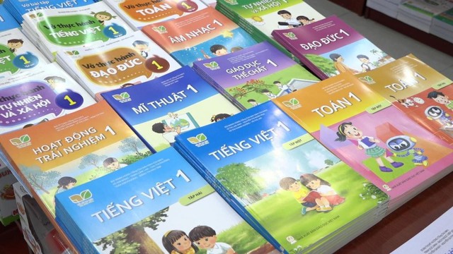 Bảo đảm đủ sách giáo khoa, chủ động tiến tới miễn phí sách cho học sinh