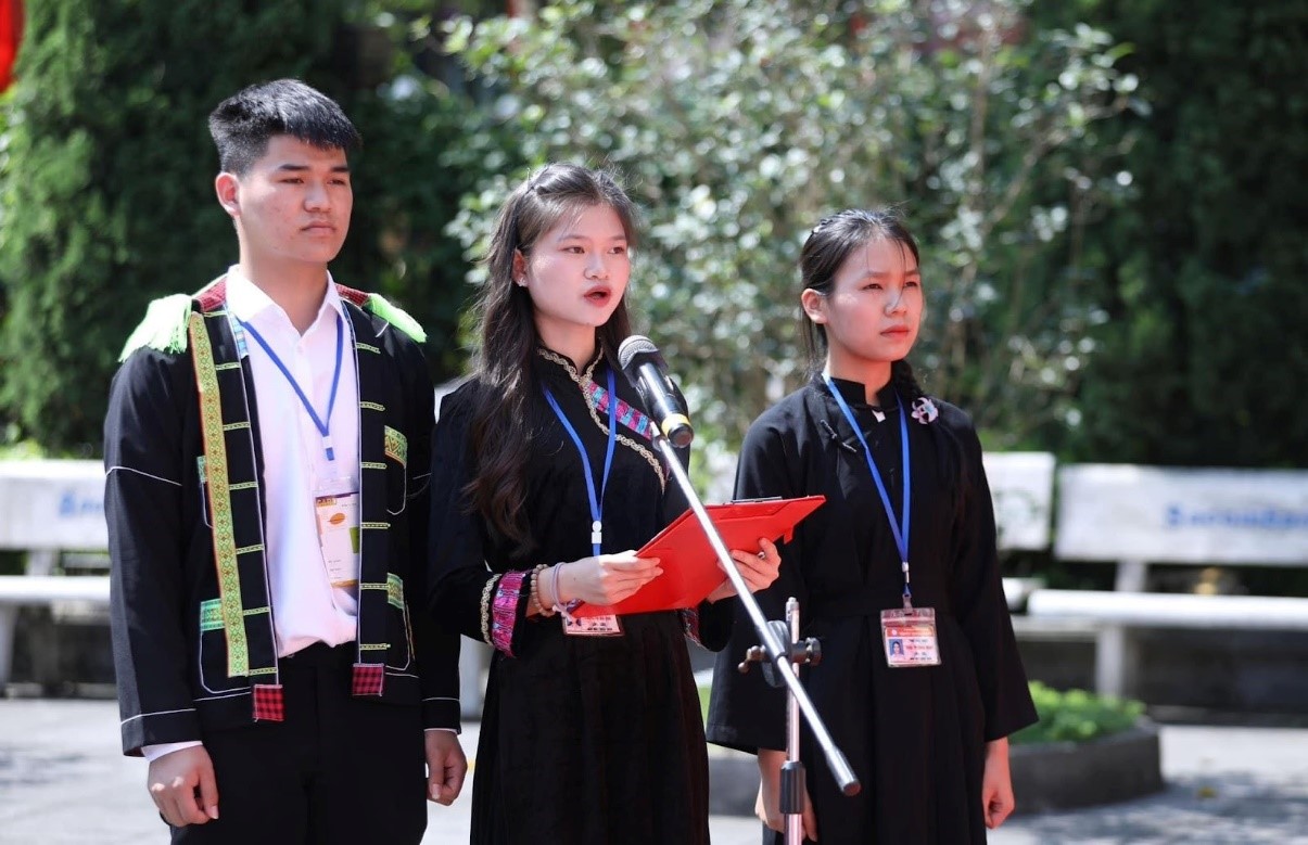 Tạp ch&iacute; gi&aacute;o dục