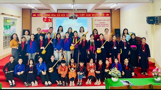 Tạp ch&iacute; gi&aacute;o dục