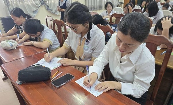 Tạp ch&iacute; gi&aacute;o dục