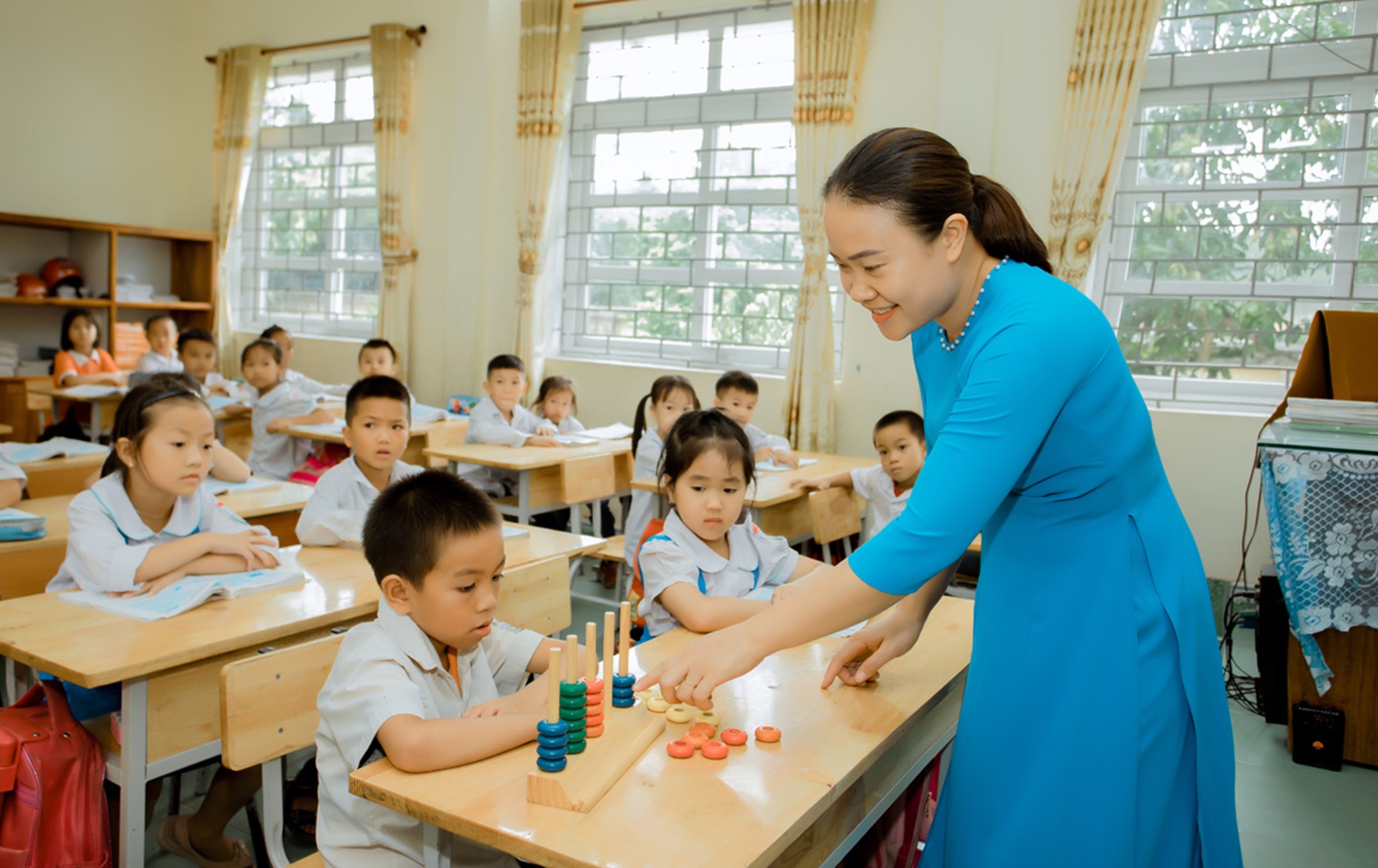 Tạp ch&iacute; gi&aacute;o dục