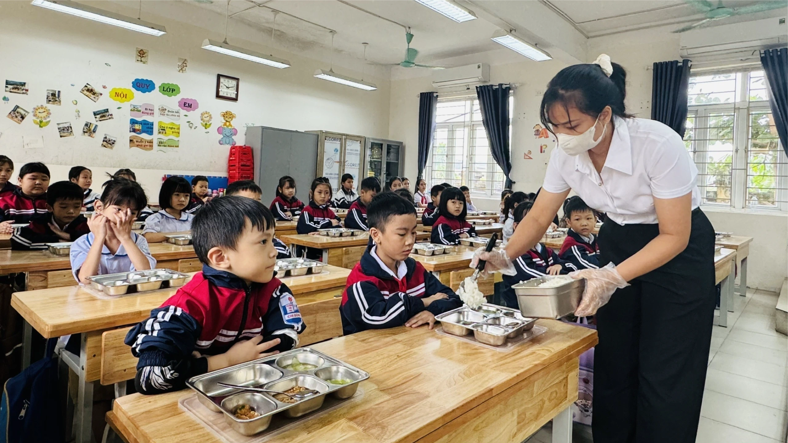 Siết an toàn thực phẩm, minh bạch từ bữa ăn học đường