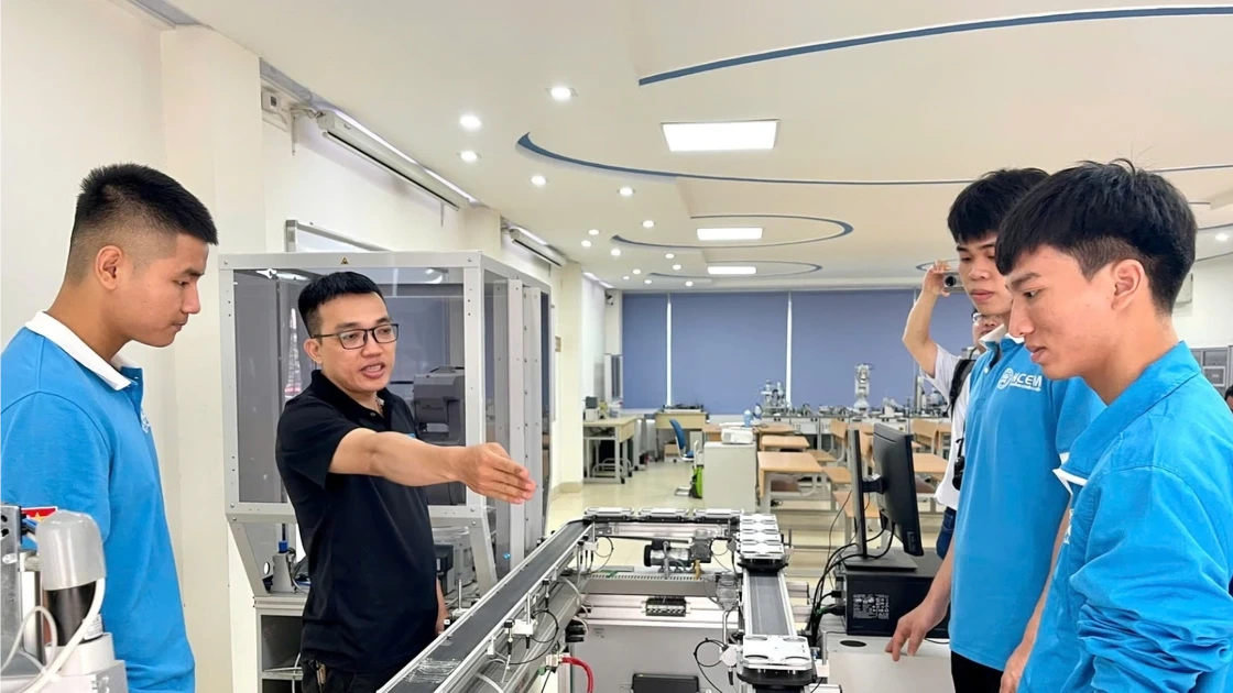 Chuẩn hóa đội ngũ giáo viên trung học nghề theo vị trí việc làm