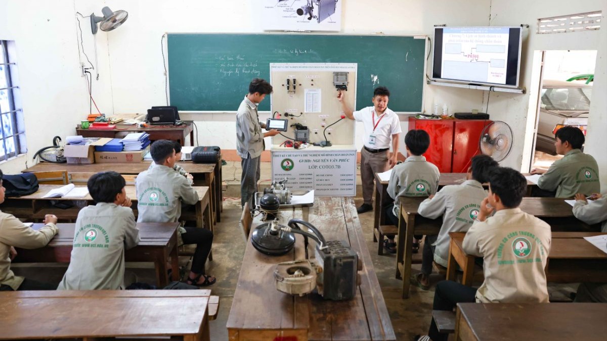 Chương trình, giáo trình giáo dục nghề nghiệp phải được công khai, cập nhật ít nhất 5 năm một lần