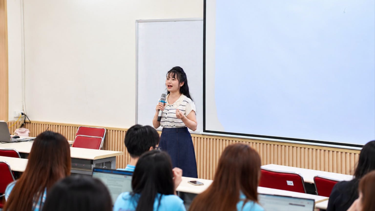 Giảm lý thuyết, tăng thực hành trong bồi dưỡng chuẩn nghề nghiệp giảng viên