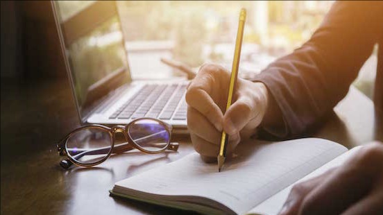 Quan hệ giữa nghiên cứu khoa học xã hội và chính sách là gì?