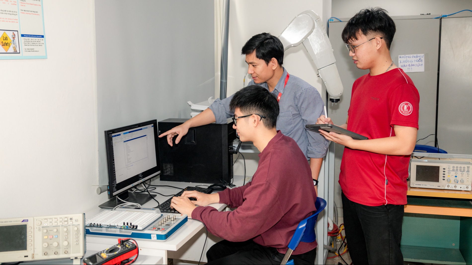 Mở rộng học bổng ngành khoa học kỹ thuật, thu hút thí sinh chọn ngành