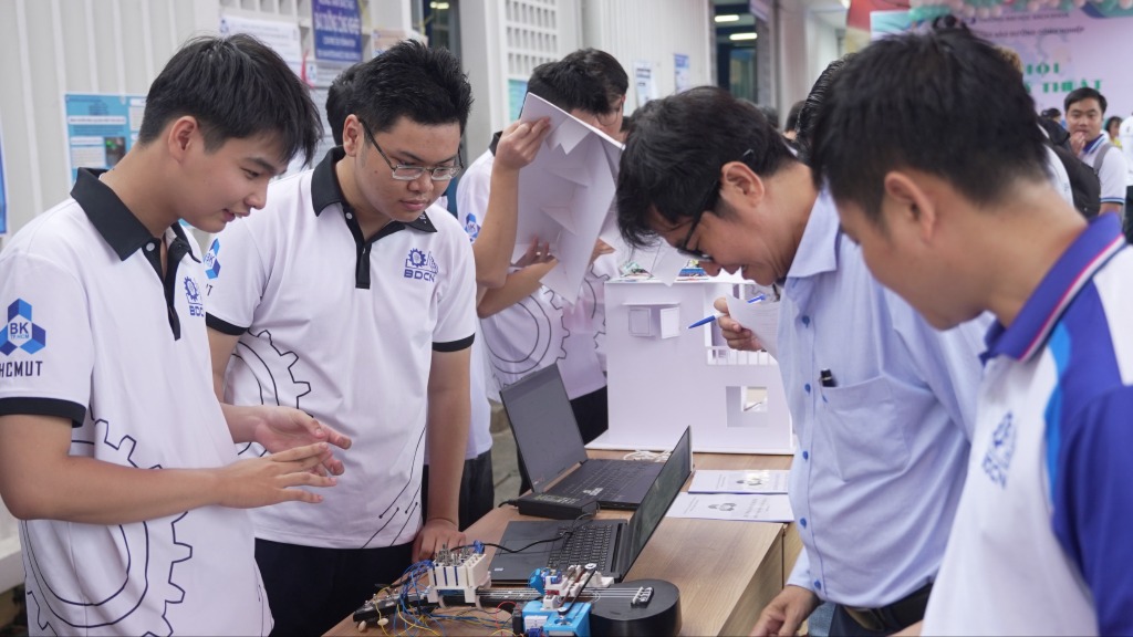 Các trường công bố học bổng ngành chiến lược, thí sinh có thêm cơ hội lựa chọn