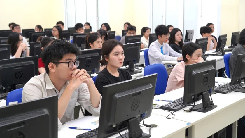 Giữ kỳ thi tốt nghiệp trung học phổ thông, tiến tới thi trên máy để bảo đảm “học thật, thi thật”