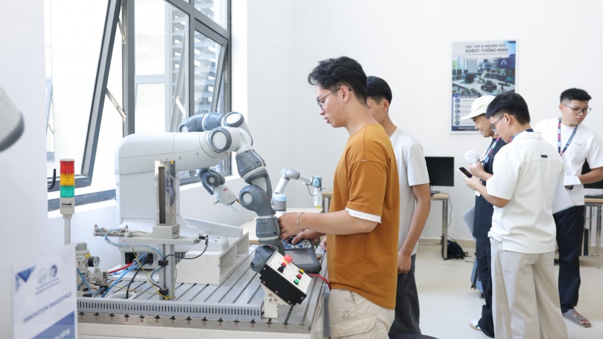 Các trường đại học tăng học bổng, tạo sức hút cho ngành STEM