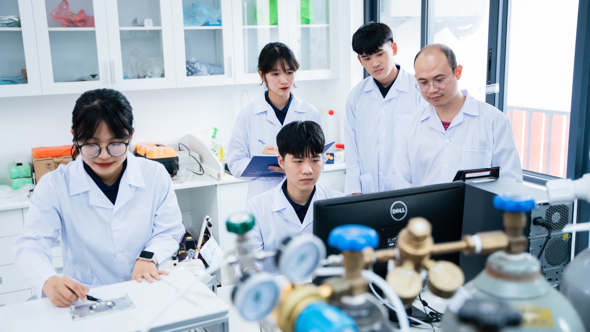 Đo lường chất lượng giáo dục đại học từ kết quả và năng lực thực chất