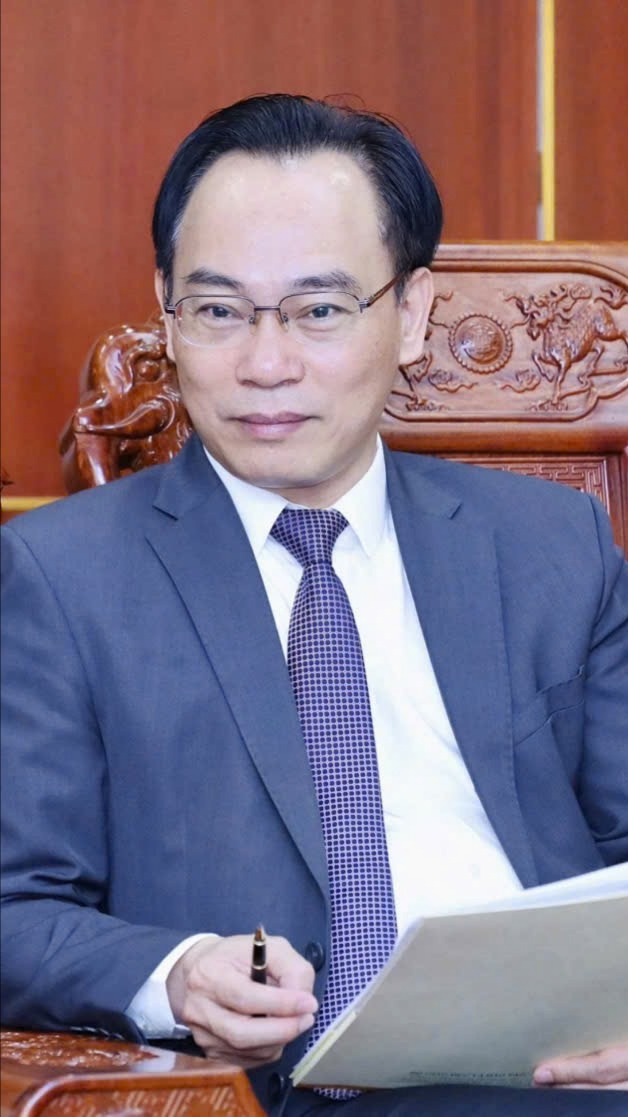 Chính sách Giáo dục: Luật Nhà Giáo; Luật Giáo dục Đại học; ...