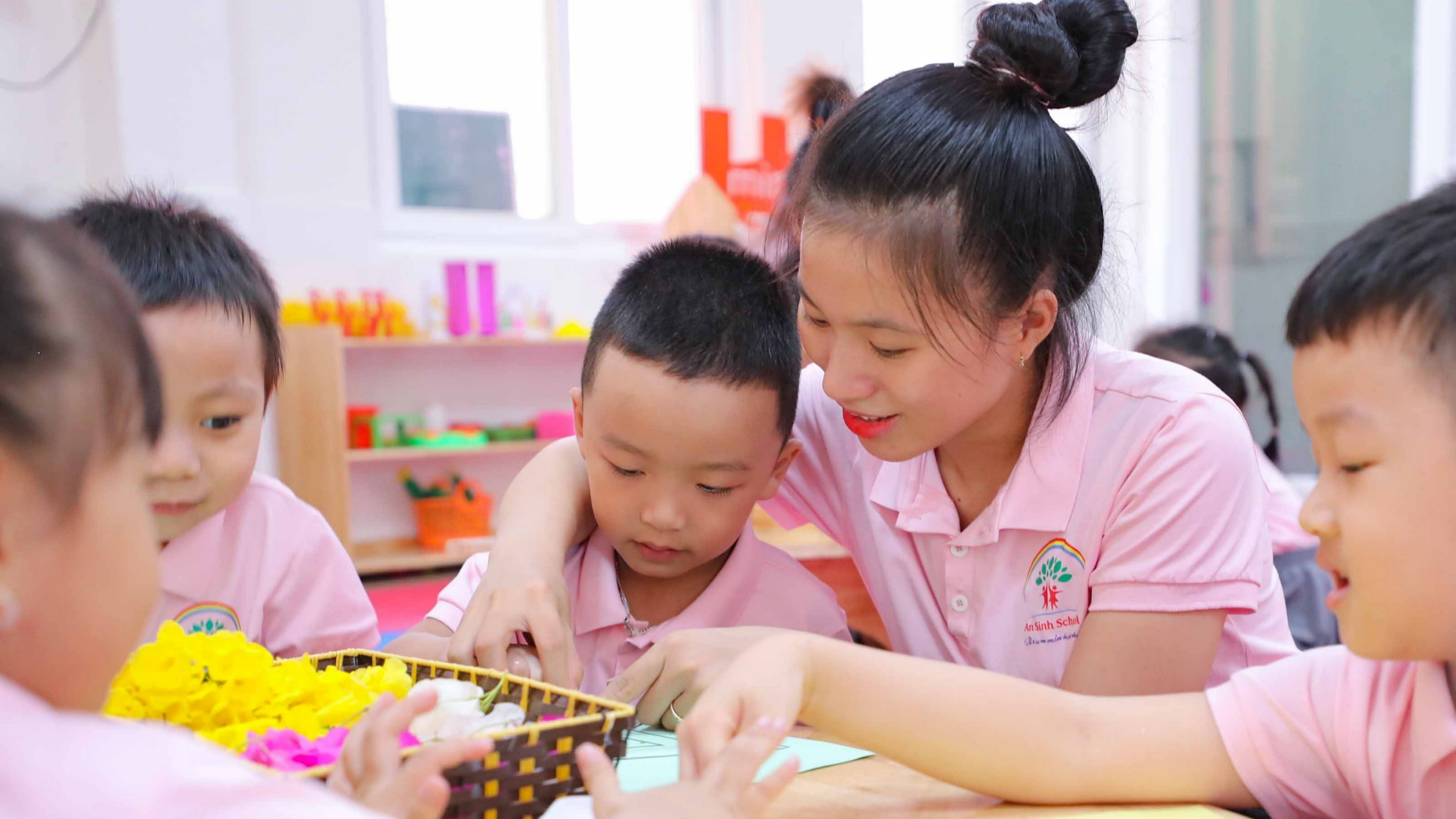 Lần đầu tiên quy định nội dung giảng dạy của giáo viên mầm non