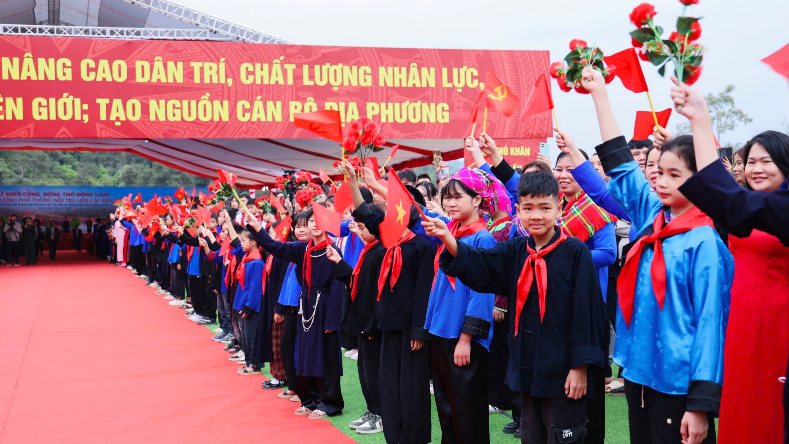 Hỗ trợ học sinh vùng biên giới: nhiều chính sách thiết thực