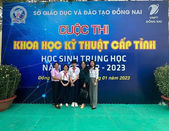 Tạp ch&iacute; gi&aacute;o dục