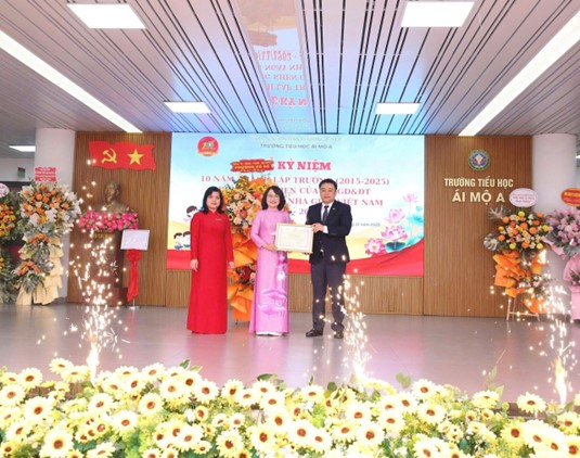 Tạp ch&iacute; gi&aacute;o dục