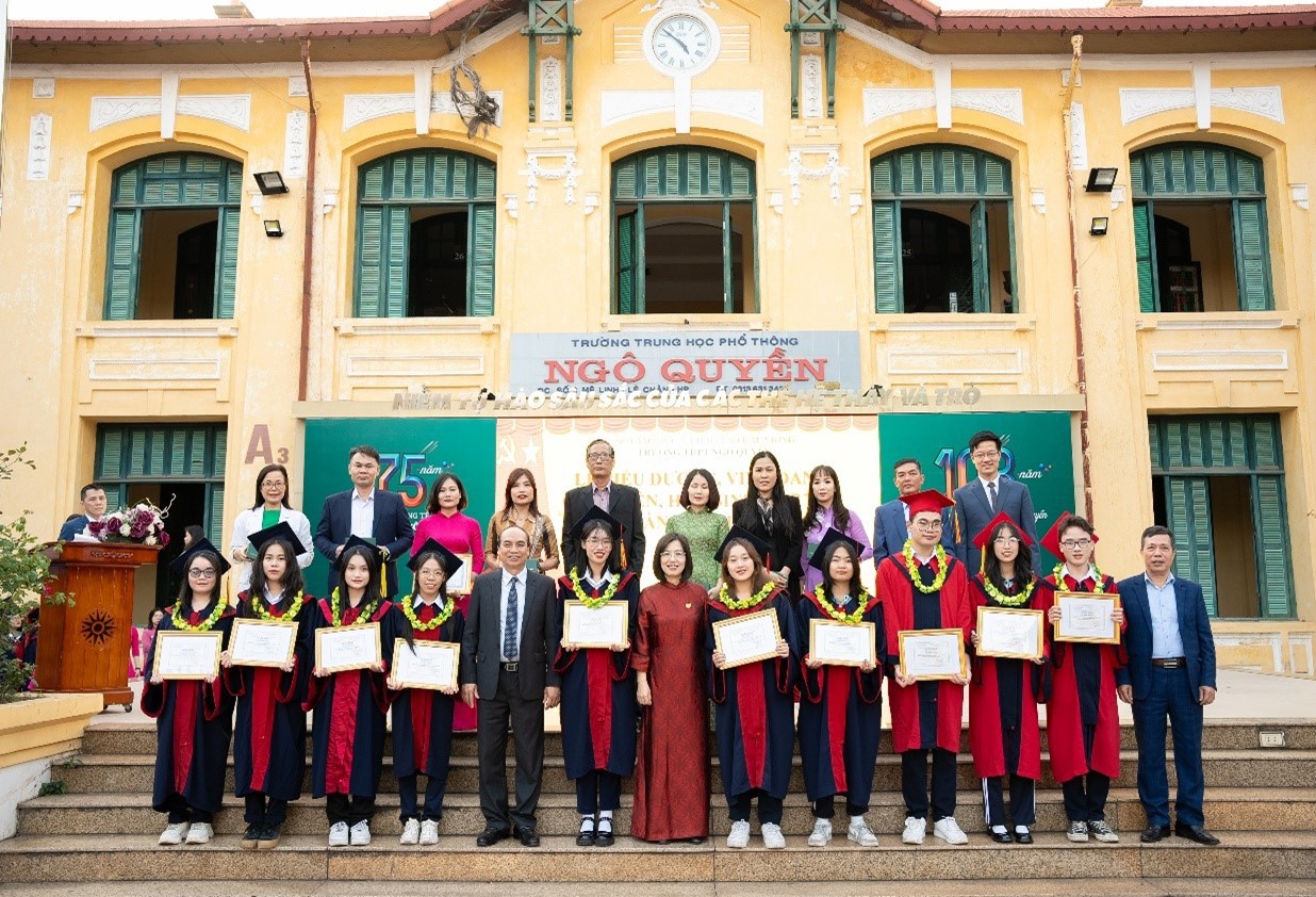 Tạp ch&iacute; gi&aacute;o dục