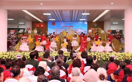 Tạp ch&iacute; gi&aacute;o dục