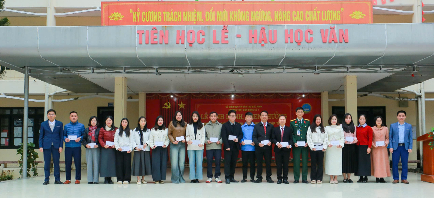 Tạp ch&iacute; gi&aacute;o dục