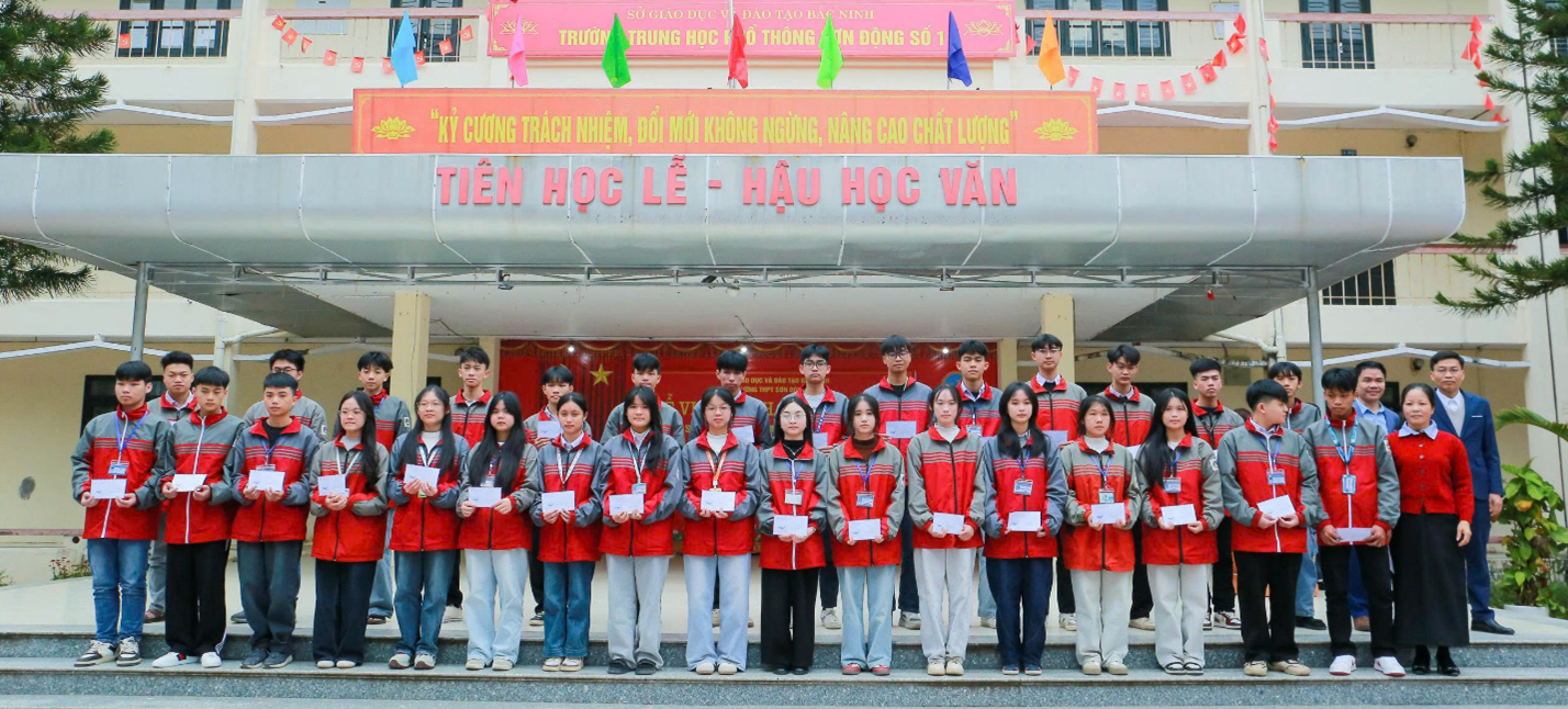 Tạp ch&iacute; gi&aacute;o dục