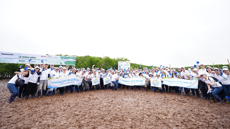 Panasonic Việt Nam tiếp nối hành trình phủ xanh rừng ngập mặn Thái Thụy (Hưng Yên) vì môi trường xanh, bền vững