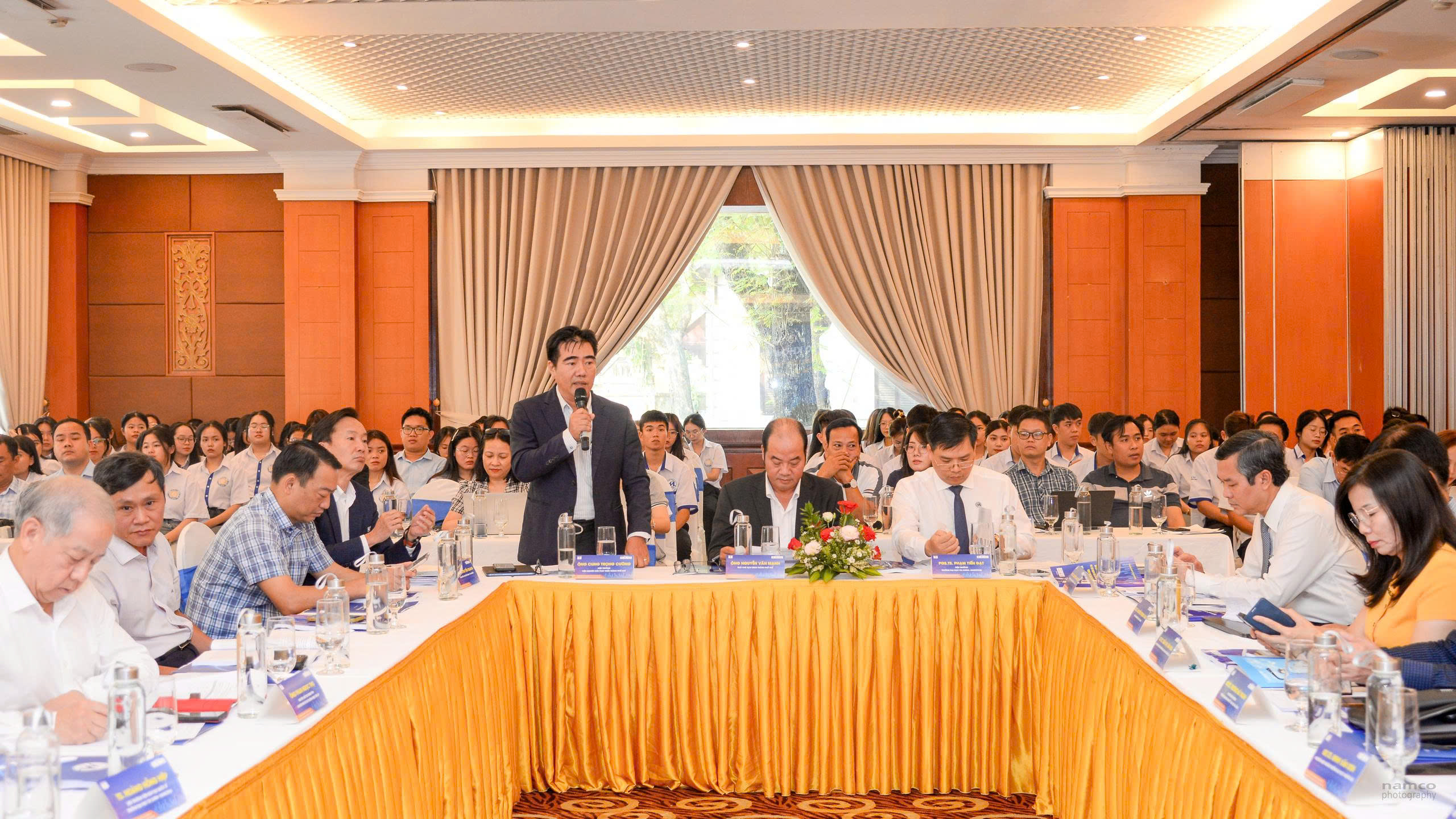 Tạp ch&iacute; gi&aacute;o dục