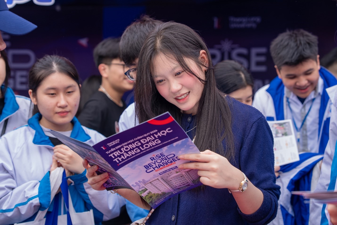 Tạp ch&iacute; gi&aacute;o dục