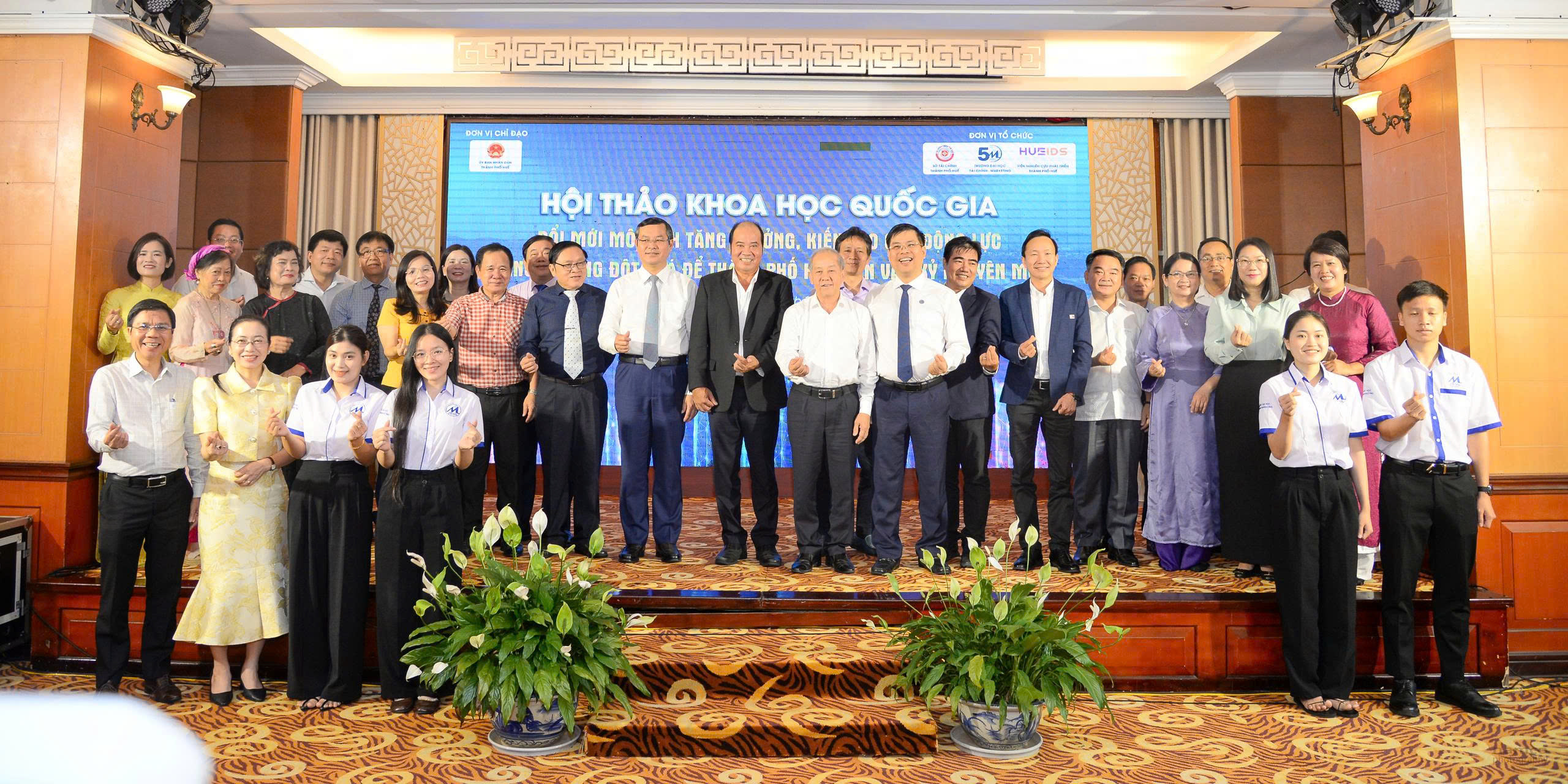 Tạp ch&iacute; gi&aacute;o dục