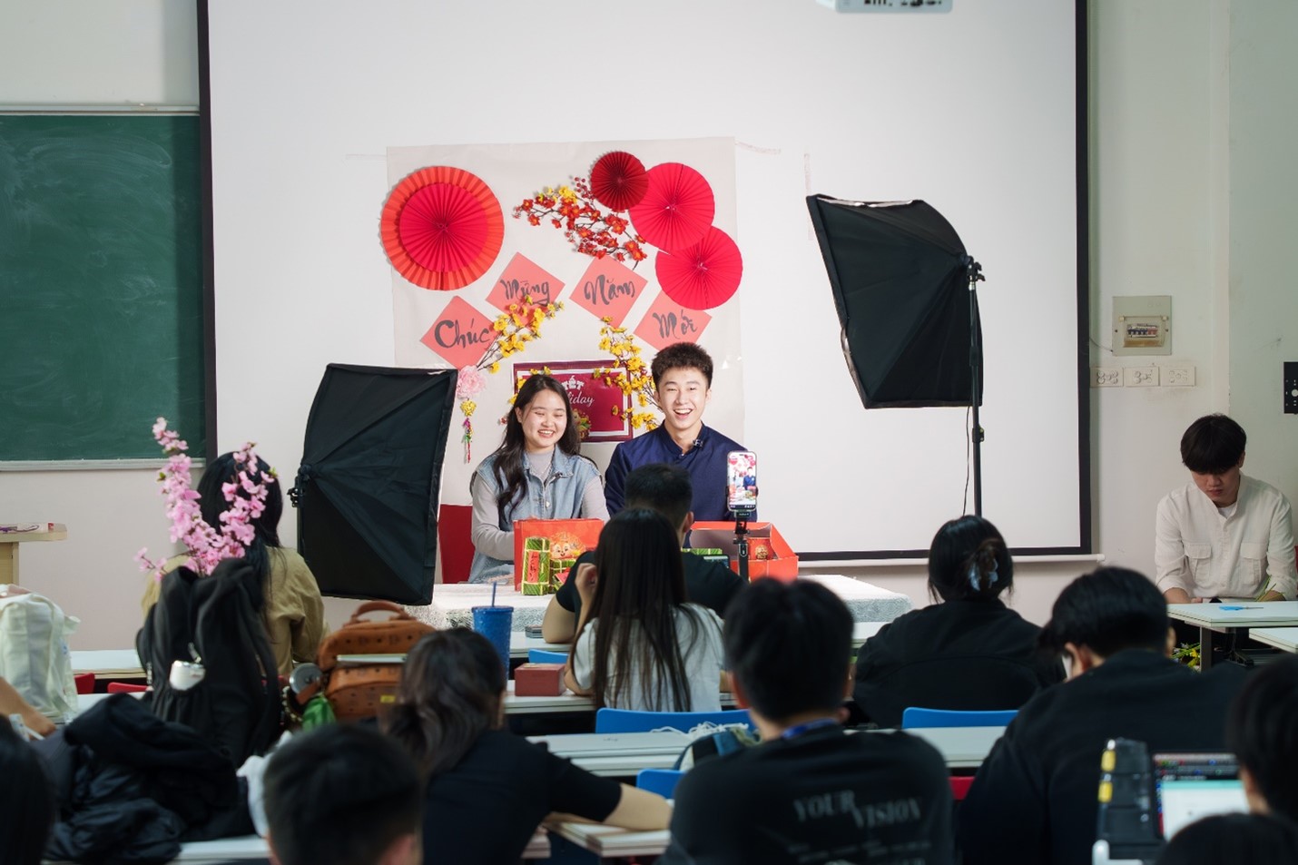 Tạp ch&iacute; gi&aacute;o dục