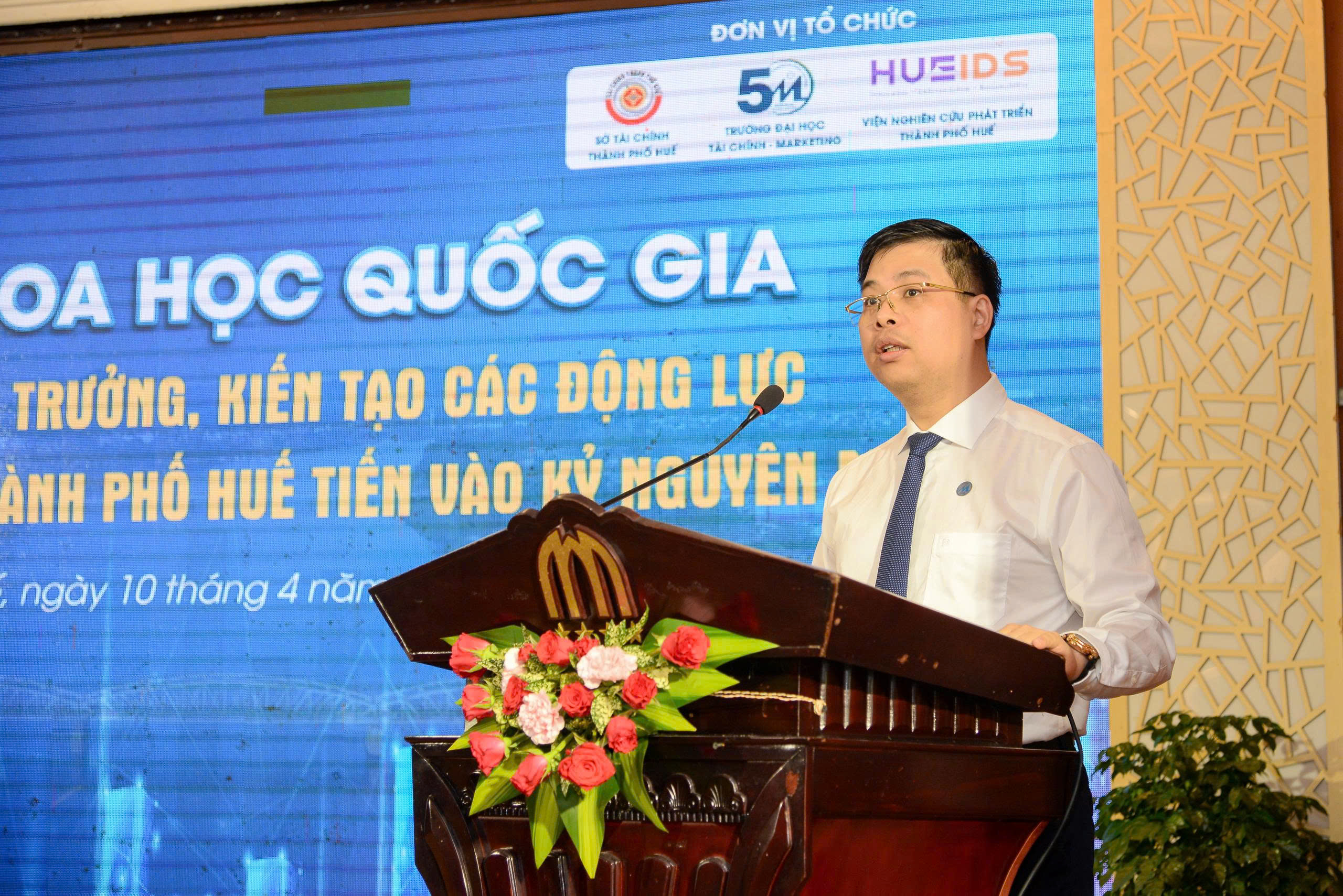 Tạp ch&iacute; gi&aacute;o dục