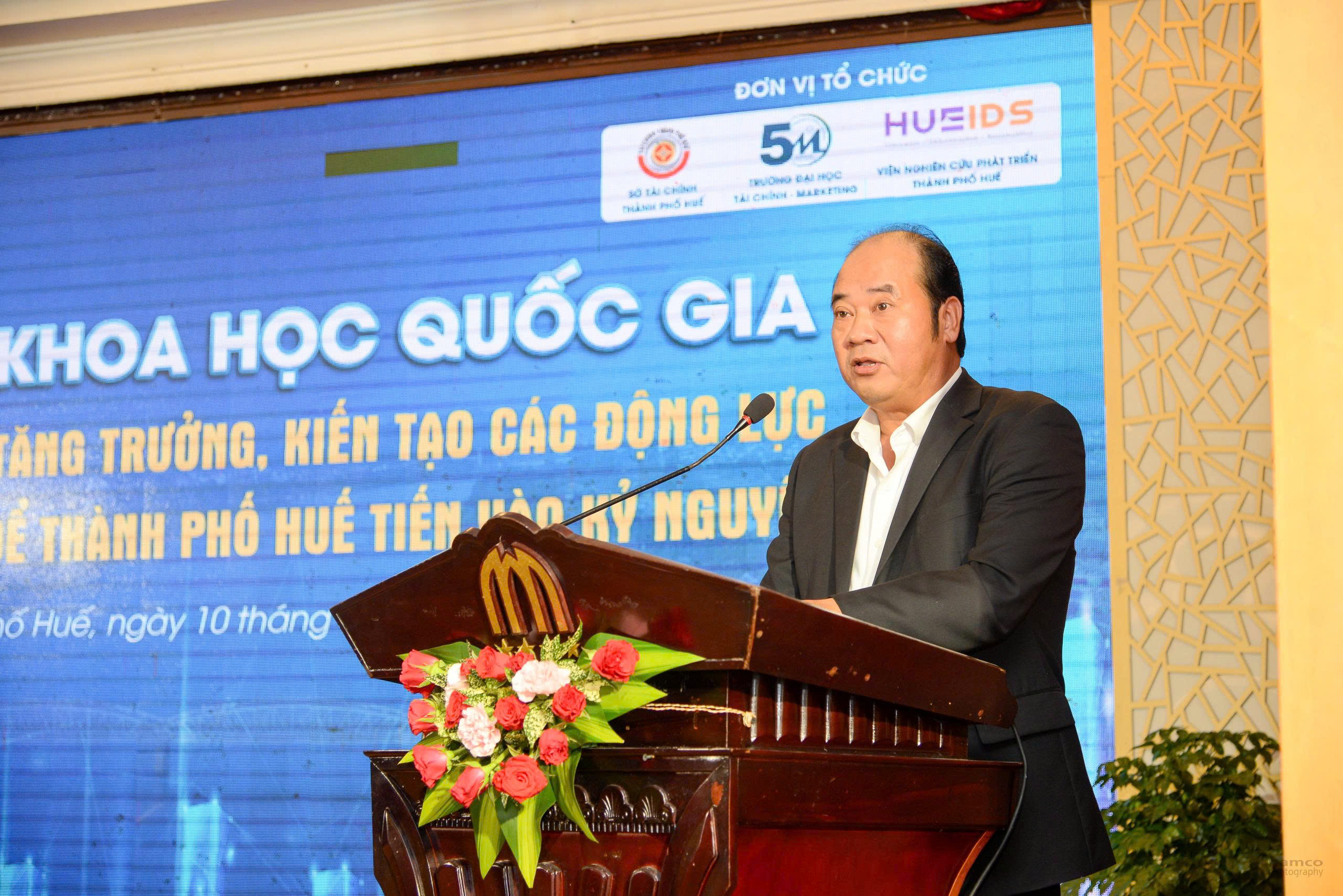 Tạp ch&iacute; gi&aacute;o dục