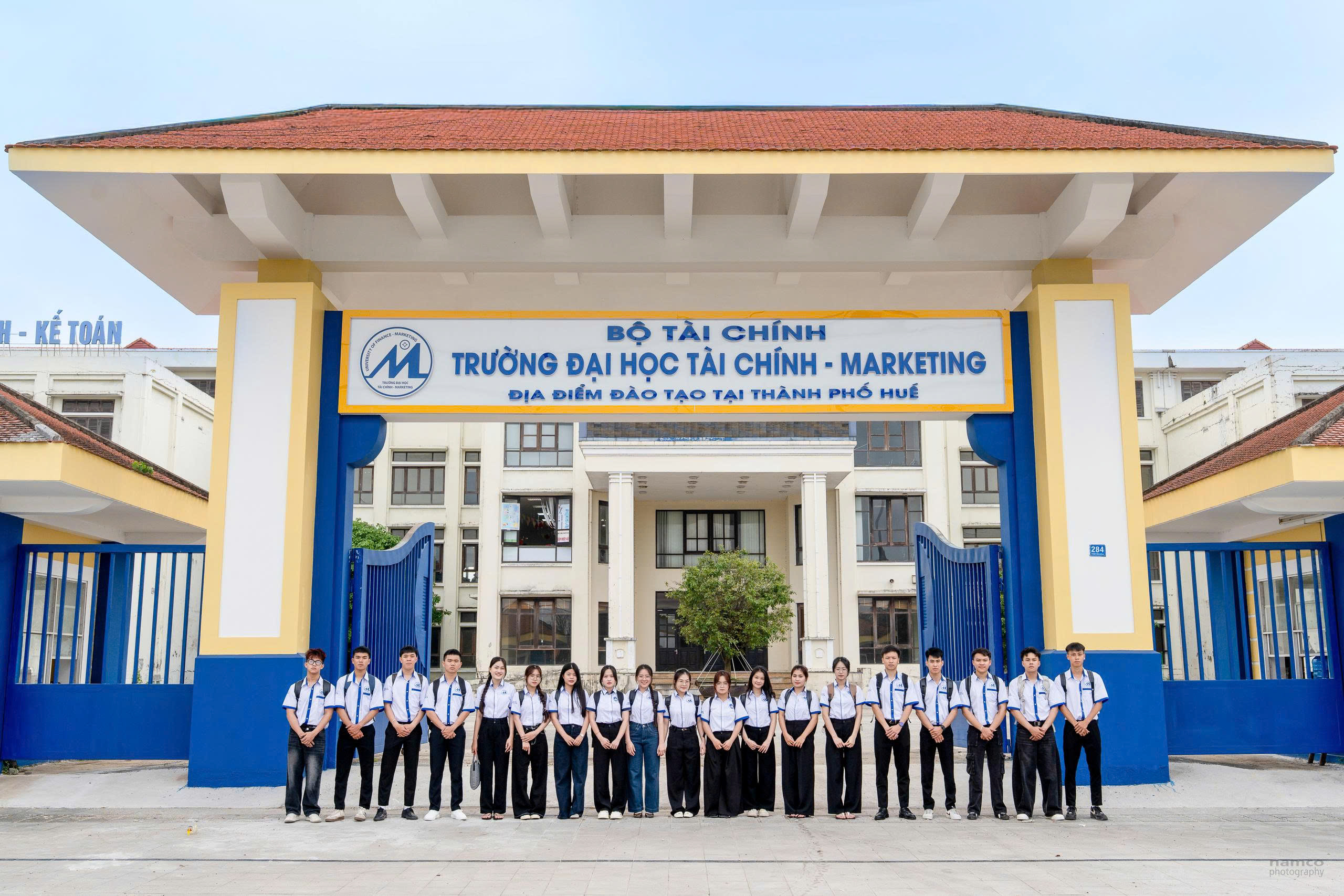 Tạp ch&iacute; gi&aacute;o dục