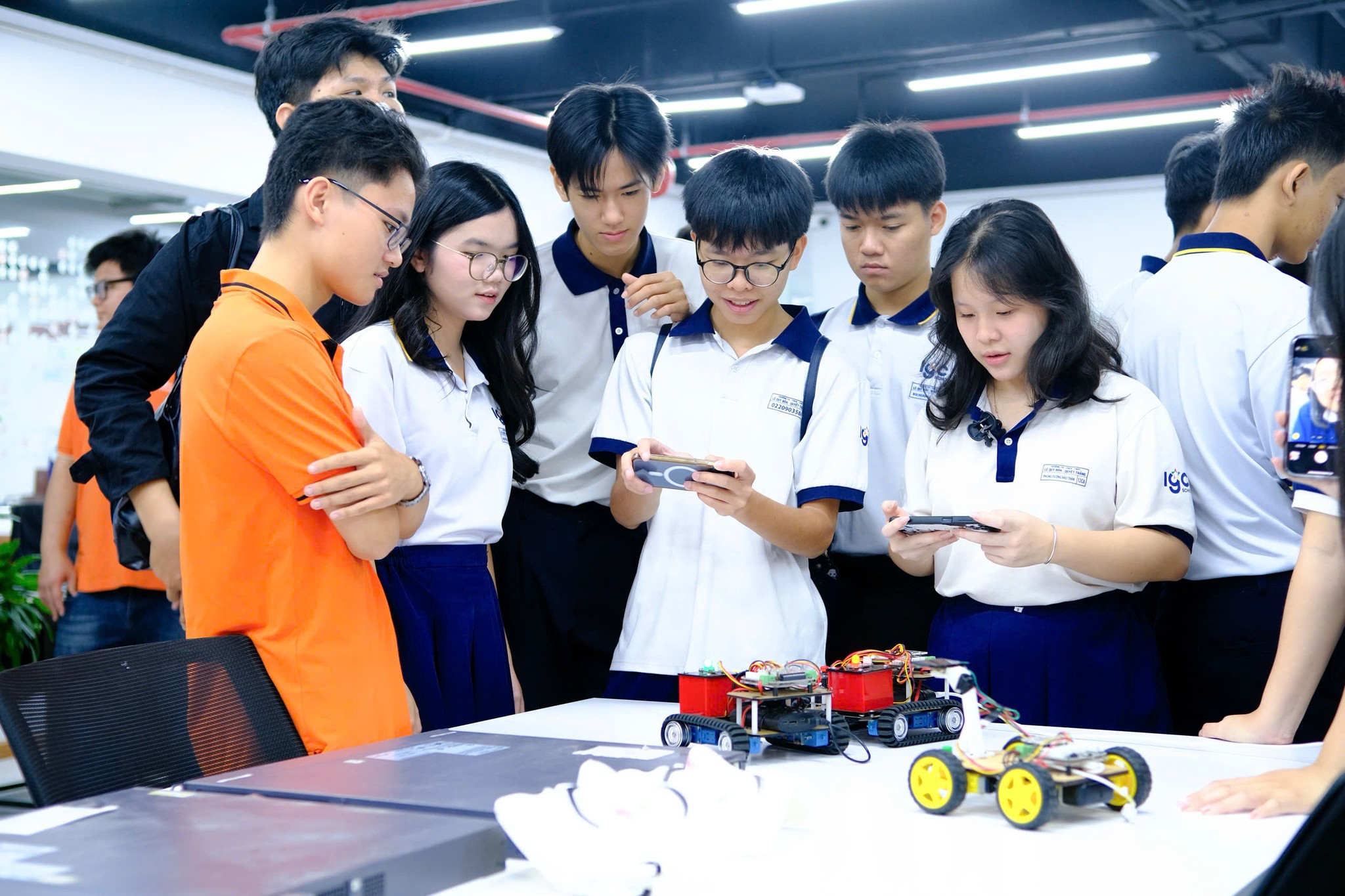 Tạp ch&iacute; gi&aacute;o dục