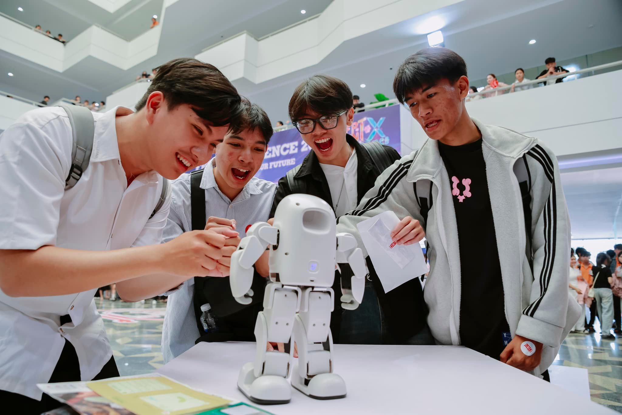 Tạp ch&iacute; gi&aacute;o dục