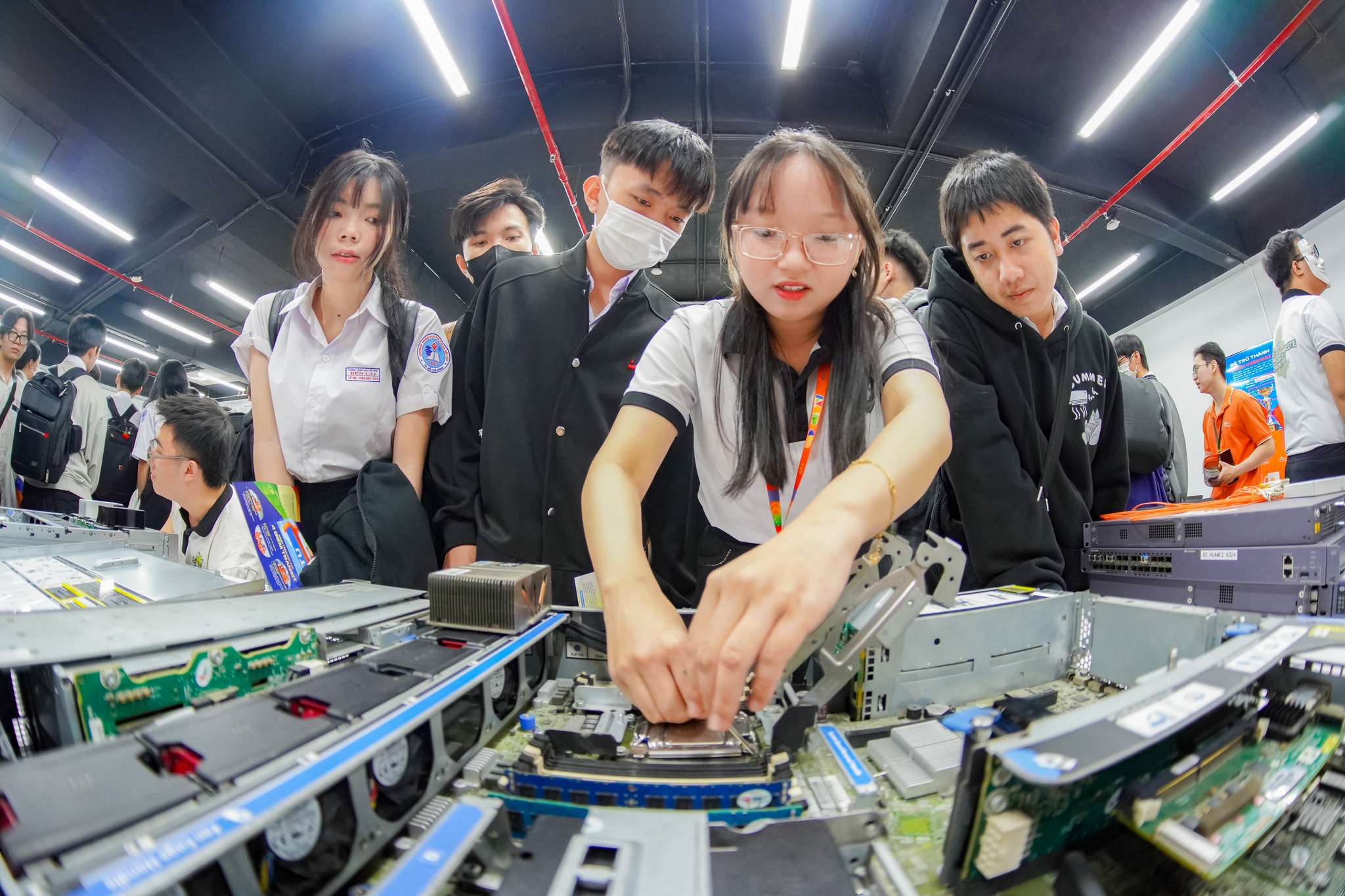 Tạp ch&iacute; gi&aacute;o dục