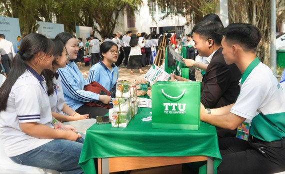 Tạp ch&iacute; gi&aacute;o dục