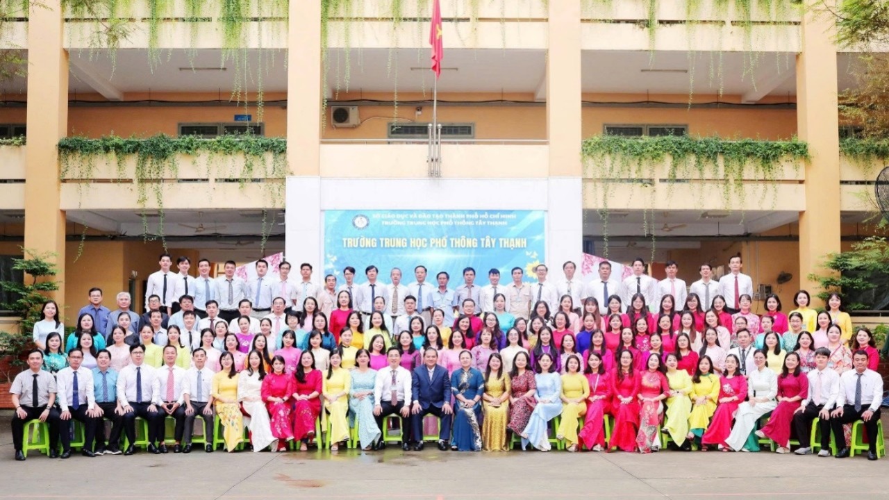 Nỗ lực bền bỉ 20 năm kiến tạo môi trường giáo dục xanh, hạnh phúc và hội nhập của Trường THPT Tây Thạnh - TP. Hồ Chí Minh