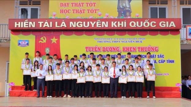 Trường THPT Nguyễn Huệ, tỉnh Hà Tĩnh: Hơn nửa thế kỷ vun bồi hiền tài, vững bước trên hành trình đổi mới