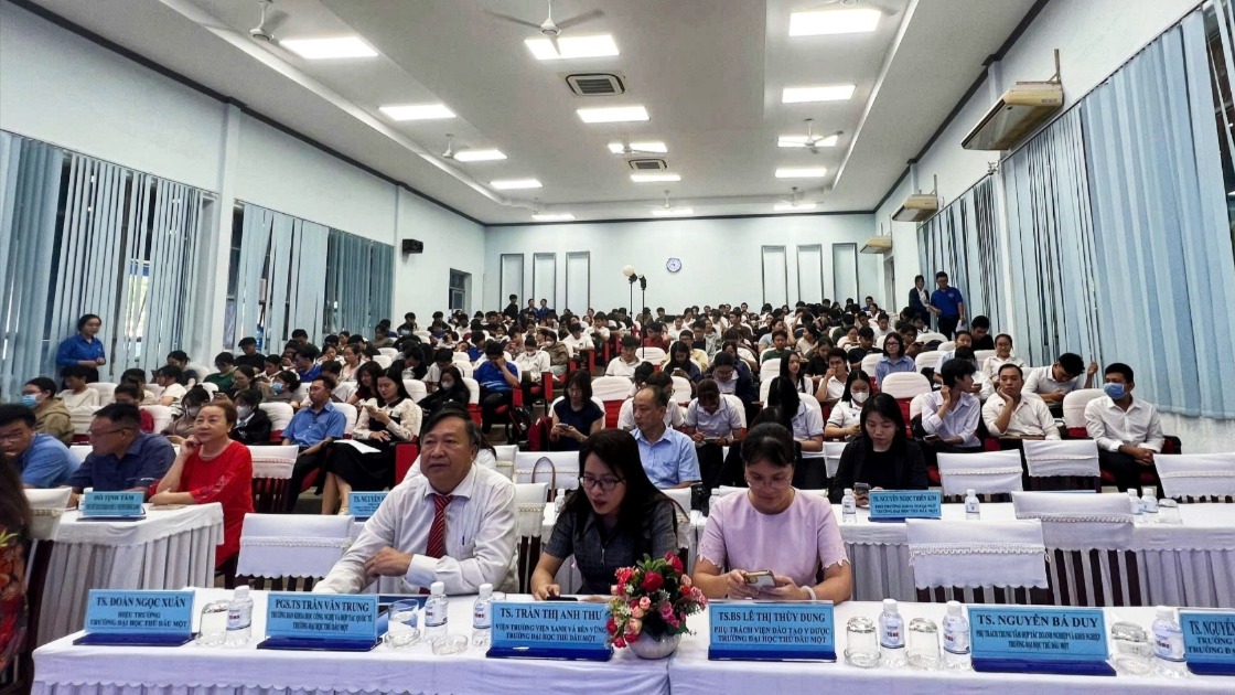 Dành cho thí sinh yêu thích Đại Học Luật Thành phố Hồ Chí Minh nhưng chưa tự tin về điểm số