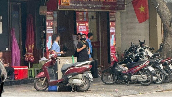 Cảnh giác “cò mồi” trước cửa hàng vàng: “giá cao hơn” có thể đi kèm nhiều rủi ro