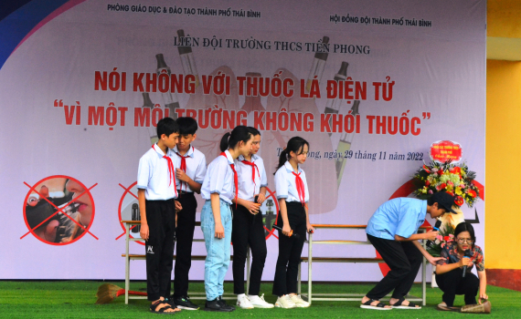 Chung tay loại bỏ thuốc lá điện tử trong học đường