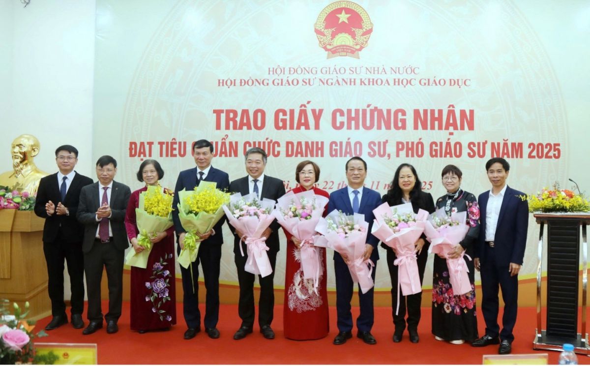 HĐGS ngành Khoa học Giáo dục trao giấy chứng nhận cho 31 tân Giáo sư, Phó Giáo sư năm 2025