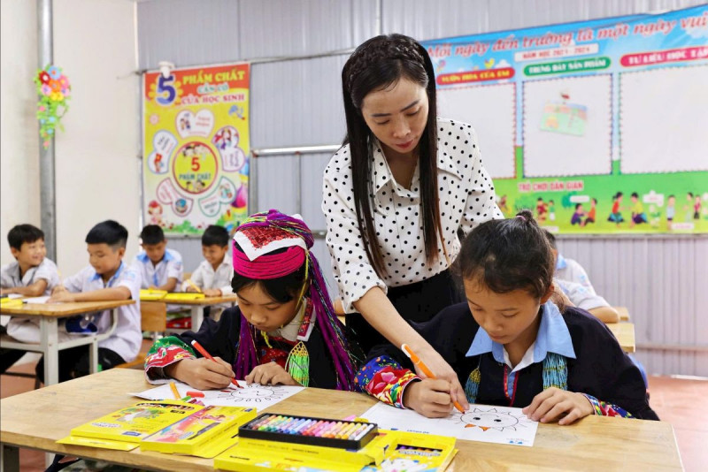 Áp lực lao động và đặc thù công việc của giáo viên trường phổ thông dân tộc nội trú